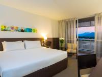 Holiday Inn Cairns Harbourside image 5