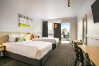 Nightcap at Matthew Flinders Hotel image 2