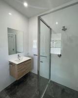 Bathroom Renovators Brisbane image 2