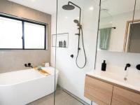 Bathroom Renovators Brisbane image 3