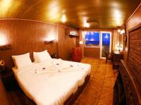 Vintage Luxury Yacht Hotel image 2