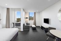 Meriton Suites North Ryde image 2