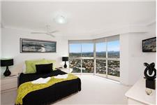 Burleigh Surf Beachfront Apartments image 4