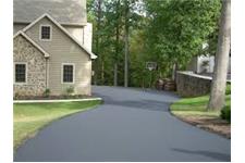 Sealing asphalt driveway image 1