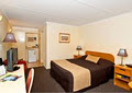 Econo Lodge Hacienda Motel Geelong image 2